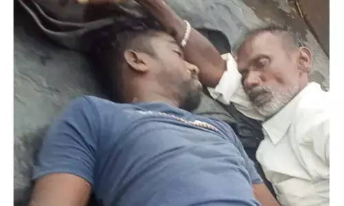 ఉరుములు, మెరుపులు.. అదే సమయంలో ట్రాక్టర్ కింద ఉండి ఫోన్ మాట్లాడిన యువకుడు మృతి.. అసలు ఏం జరిగిందంటే..?