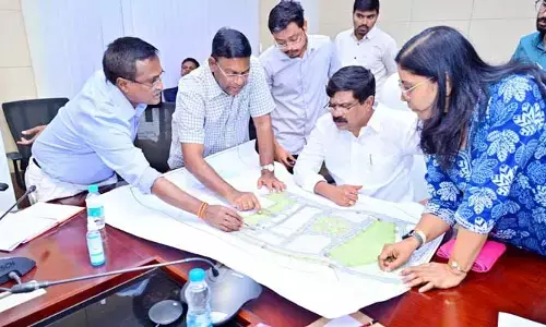 పేదలకు వైద్యం భారం కావద్దనే: మంత్రి వేముల