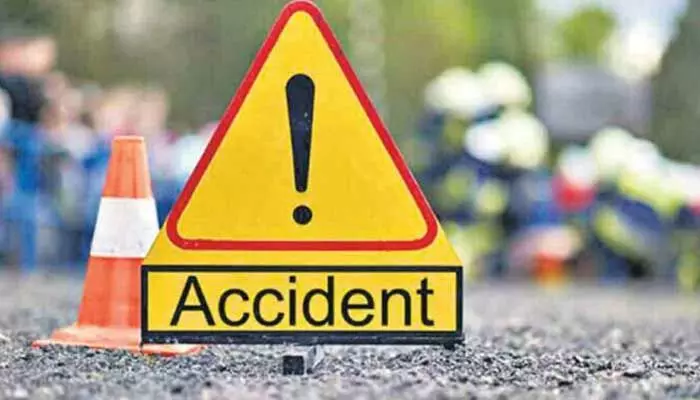 బ్రేకింగ్ : లారీ కారు ఢీ.. ముగ్గురు స్పాట్ డెడ్ బ్రేకింగ్ : లారీ కారు ఢీ.. ముగ్గురు స్పాట్ డెడ్