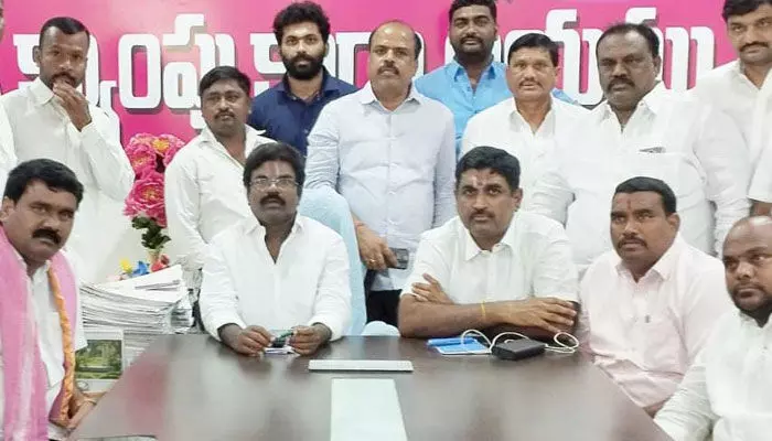దశాబ్ధి ఉత్సవాలను వైభవంగా జరుపుకోవాలి : ఎమ్మెల్యే రసమయి బాలకిషన్.. దశాబ్ధి ఉత్సవాలను వైభవంగా జరుపుకోవాలి : ఎమ్మెల్యే రసమయి బాలకిషన్..