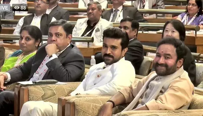 G20 సమ్మిట్: ఇండియన్ ఫిల్మ్ ఇండస్ట్రీని రిప్రెజెంట్ చేస్తూ రామ్ చరణ్.. G20 సమ్మిట్: ఇండియన్ ఫిల్మ్ ఇండస్ట్రీని రిప్రెజెంట్ చేస్తూ రామ్ చరణ్..