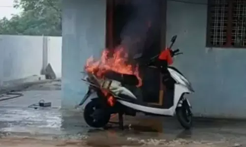 షార్ట్ సర్క్యూట్‌తో ఎలక్ట్రిక్ బైక్ దగ్దం