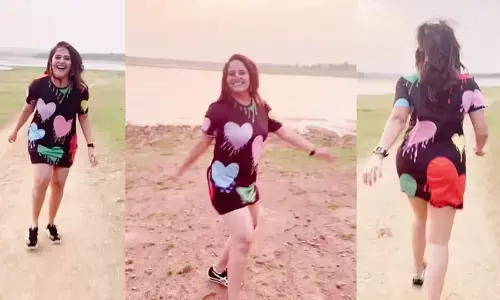 నిన్న బికినిలో, ఇవాళ ప్యాంట్ లేకుండా.. కుర్రాళ్ల మతి పోగోడుతున్న అనసూయ