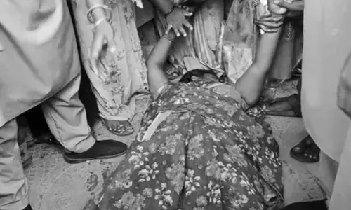 కలెక్టరేట్ ఎదుట వీఓఏలా ధర్నా ఉద్రిక్తం..