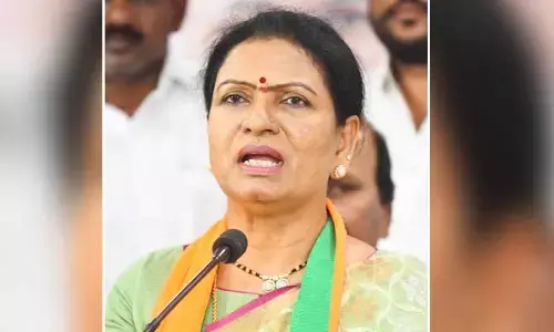 ప్రతీ 40 కిలోల బ్యాగ్‌కు 3 కిలోల తరుగు తీయడమేంటి.. డీకే అరుణ సీరియస్