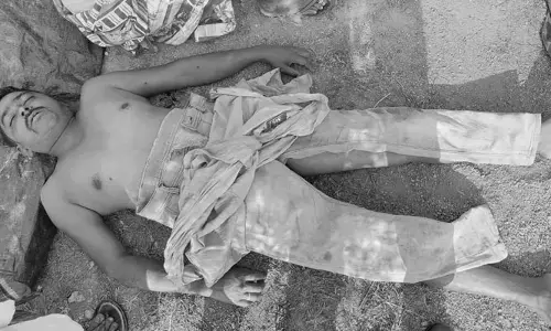 నీటి గుంతలో పడి యువకుడి మృతి