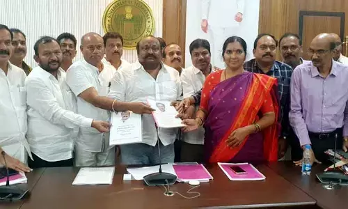 చర్చలు సక్సెస్.. మంత్రి హామీతో సమ్మె విరమించిన రేషన్ డీలర్లు