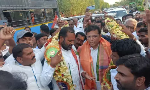 శ్రీధర్ బాబుకు గ్రాండ్​వెల్​కం..