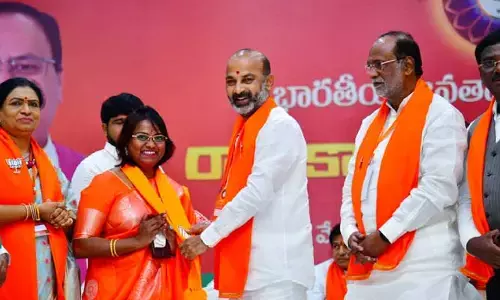 బీజేపీలో చేరిన మాజీ మంత్రి శంకర్ రావు కుమార్తె సుశ్మిత