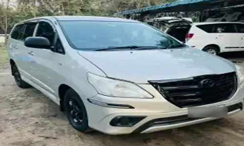 సూర్యాపేటలో తీవ్ర విషాదం.. కారు విండో గ్లాస్‌లో తల ఇరుక్కుని చిన్నారి మృతి