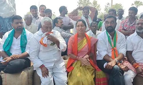 జగిత్యాలలో రైతుల ఆందోళన