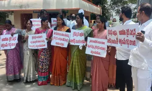 బ్రేకింగ్ న్యూస్.. అధికార పార్టీ మున్సిపల్ చైర్ పర్సన్ పై కౌన్సిలర్ల తిరుగుబాటు