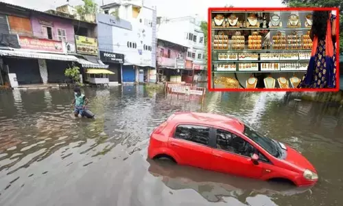 గోల్డ్ షాప్‌లోకి పోటెత్తిన వరద.. కొట్టుకుపోయిన రూ.2 కోట్ల ఆభరణాలు