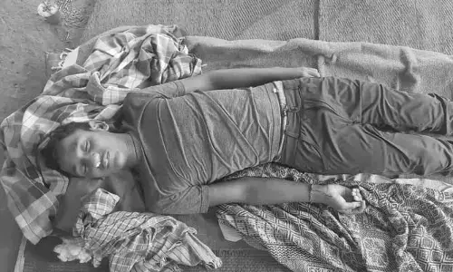 తల్లి మందలించిందని విద్యార్థి ఆత్మహత్య..