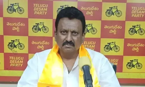 ‘కేసీఆర్ ఊసరవెళ్లి రాజకీయాలను నమ్మడానికి ప్రజలు సిద్ధంగా లేరు’