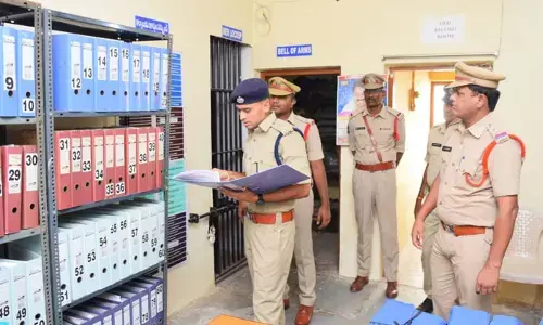 ప్రజల మన్ననలు పొందేలా పోలీసులు విధులు నిర్వర్తించాలి : ఎస్పీ అఖిల్ మహాజన్