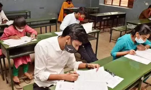 TS: గ్రూప్-1 పరీక్షను వాయిదా వేయండి