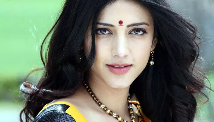 ఆ విషయంలో హీరోయిన్ల యూనిటీపై శృతిహాసన్ కామెంట్స్ వైరల్ ఆ విషయంలో హీరోయిన్ల యూనిటీపై శృతిహాసన్ కామెంట్స్ వైరల్
