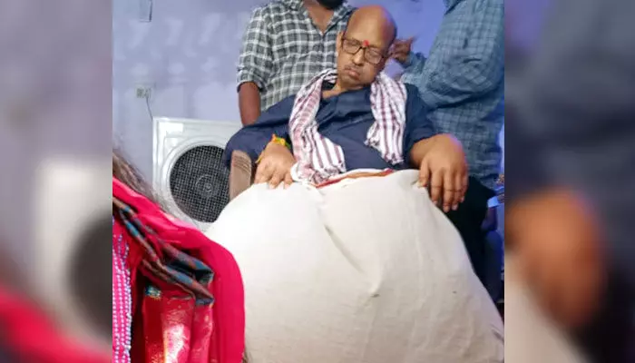 దారుణం: కూతురు పెళ్లి మండపంలోనే తండ్రి మరణం.. దారుణం: కూతురు పెళ్లి మండపంలోనే తండ్రి మరణం..