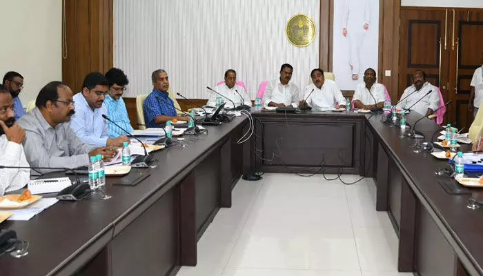 యాసంగి పంట కాలంపై శాస్త్రవేత్తలు, నిపుణులు, అధికారులతో సమావేశం యాసంగి పంట కాలంపై శాస్త్రవేత్తలు, నిపుణులు, అధికారులతో సమావేశం