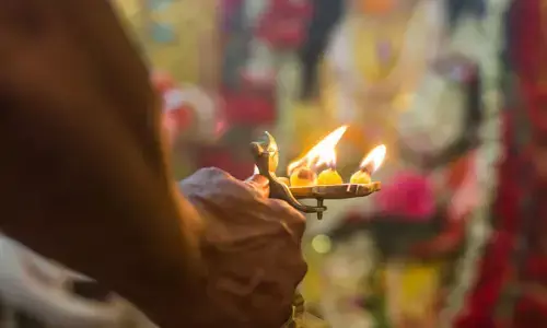 పూజ ముగిసిన తర్వాతే హారతి ఎందుకు ఇస్తారో తెలుసా?