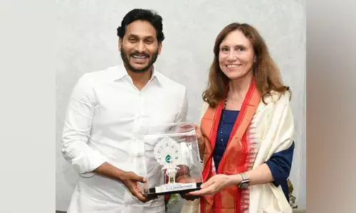 సీఎం జగన్‌‌తో జర్మనీ కాన్సుల్‌ జనరల్‌ మైకేలా భేటీ