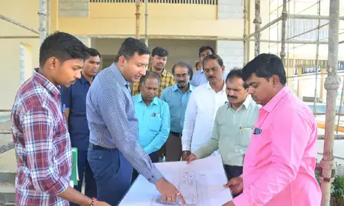 కలెక్టరేట్ నిర్మాణ పనులను ఆకస్మికంగా తనిఖీ చేసిన కలెక్టర్..