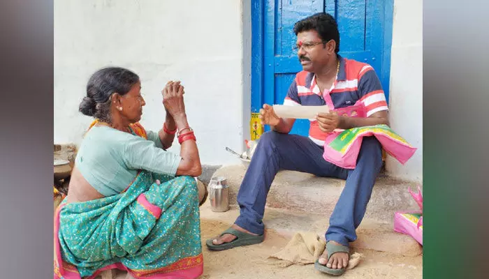 కూర ఉడుకుతంది బిడ్డా.. కొంచెం బువ్వ తినిపో.. కూర ఉడుకుతంది బిడ్డా.. కొంచెం బువ్వ తినిపో..
