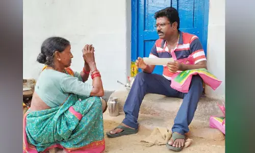 కూర ఉడుకుతంది బిడ్డా.. కొంచెం బువ్వ తినిపో..
