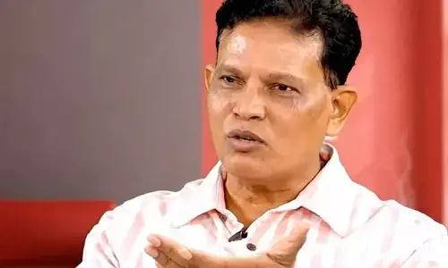 ‘పేదలకు విద్యను దూరం చేయడమే కేసీఆర్ పని’