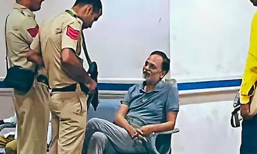 ఢిల్లీ మాజీ మంత్రి సత్యేంద్ర జైన్.. తిహార్ జైలు బాత్రూమ్‌లో పడిపోయిన ఆప్ నేత
