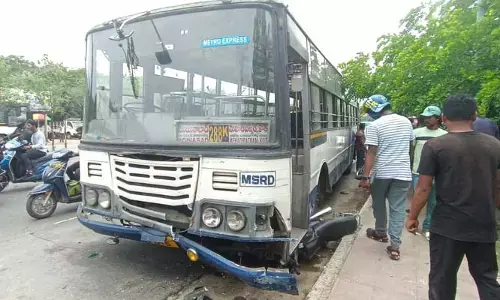 రాజేంద్రనగర్ లో ఆర్టీసీ బస్సు బీభత్సం..