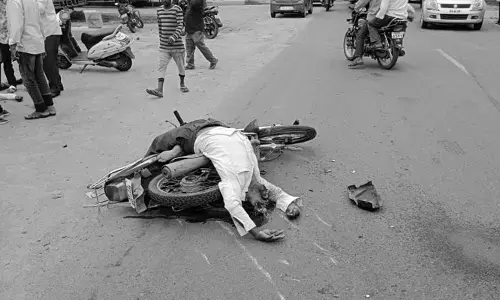 ఆటో బైక్ ఢీ వ్యక్తి మృతి..