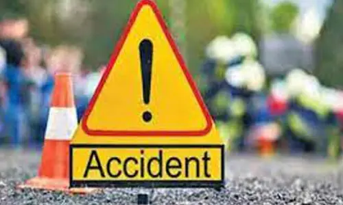 విషాదం.. రెండు బైకులు ఢీకొని నలుగురు మృతి..