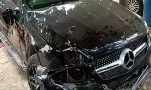 HYD: కూకట్‌పల్లి‌లో బెంజ్ కారు బీభత్సం
