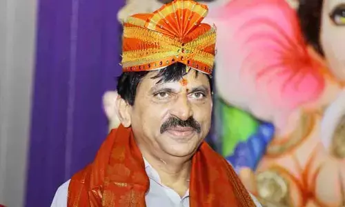 కన్విన్స్ చేయలేకపోయిన ఈటల.. కాంగ్రెస్ గూటికి పొంగులేటి?
