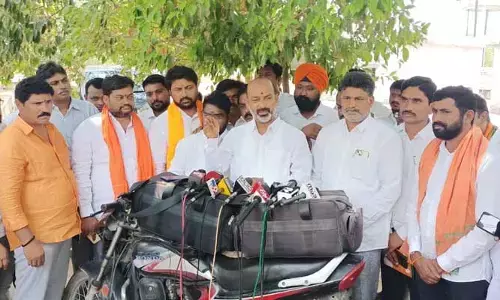 అప్పుడు అవమానపరిచి.. ఇప్పుడు ప్రేమ చూపిస్తున్నారా?: బండి సంజయ్