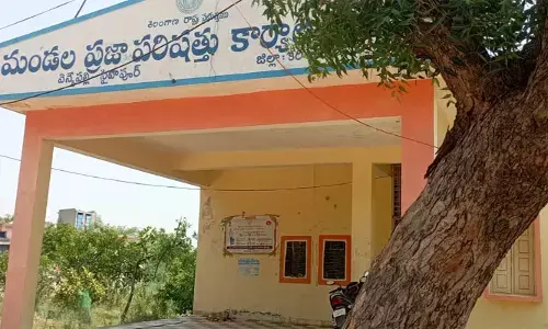 మమ్మల్ని ఎవరూ ఏమీ చేయలేరు.. ప్రభుత్వ అధికారులు