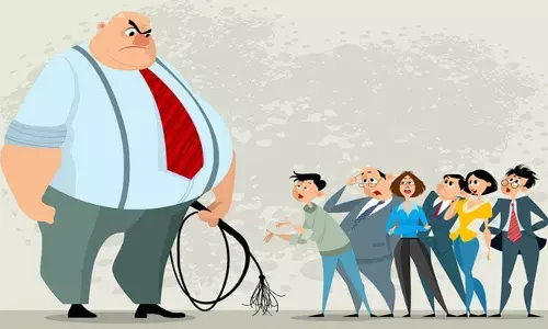 వలస కూలీలపై రెస్టారెంట్ యాజమాన్యం దాడి..!
