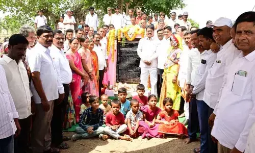 మౌలిక వసతుల కల్పనకు కృషి: మంత్రి నిరంజన్ రెడ్డి