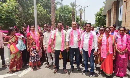 ప్రభుత్వానికి.. పార్టీకి కార్యకర్తలు వారధిగా పనిచేయాలి : మంత్రి గంగుల