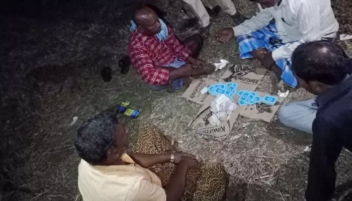 పేకాటరాయుళ్ల అరెస్టు పేకాటరాయుళ్ల అరెస్టు