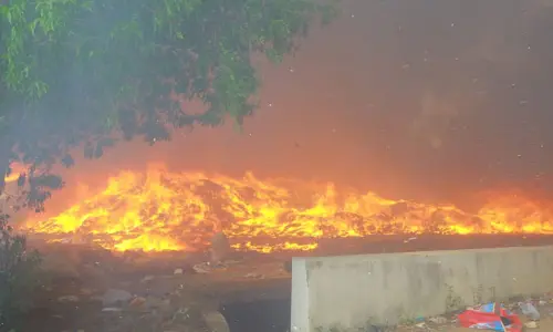 డీఆర్సీ సెంటర్ లో అగ్ని ప్రమాదం