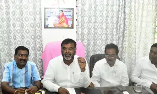 బీఆర్ఎస్ లోనే కొనసాగుతా : వనపర్తి జడ్పీ చైర్మన్ లోక్ నాథ్ రెడ్డి