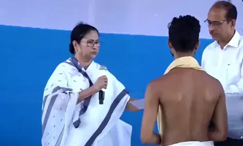 వారికి క్షమాపణలు చెప్పిన సీఎం మమతా బెనర్జీ..