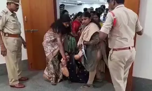 మేడ్చల్ లో దారుణం.. ధాన్యం కొనుగోళ్లపై ప్రశ్నించినందుకు ఎంపీటీసీ శోభపై దాడి..