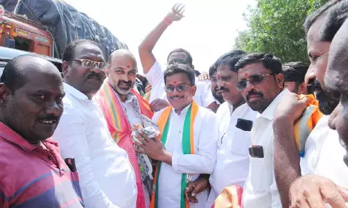 బండి సంజయ్ కి ఘనస్వాగతం..