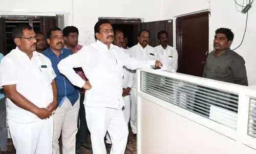 ఇదేం కార్యాలయం.. దుమ్ము కూడా దులుపుకోరా..? : ప్రభుత్వ విప్ గంప గోవర్ధన్