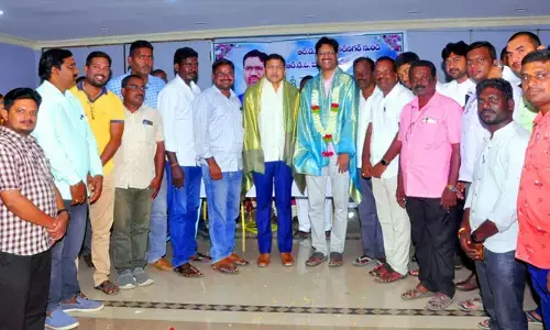 కష్టంతో కాకుండా ఇష్టంతో పని చేయండి..