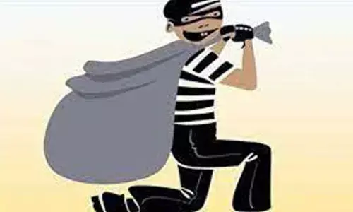 బంగారు ఆభరణాలు చోరీ..